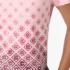 Aubergine-farvet T-shirt med kort ærme og monogram i farveovergang