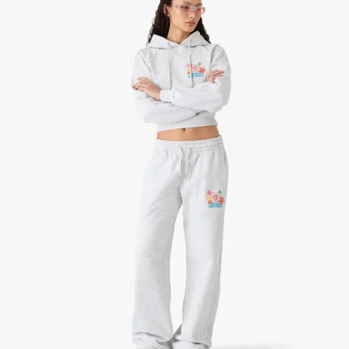 Grå broderede cropped sweatpants
