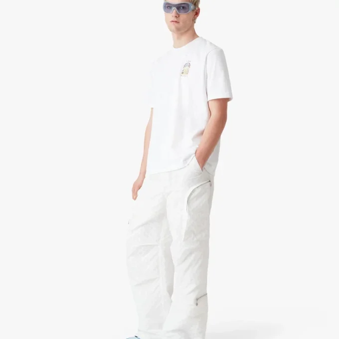 Hvid kortærmet T-shirt med tennislandskab i shorts