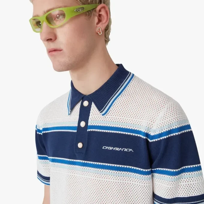 Hvid og blå stribet mesh-poloshirt med korte ærmer