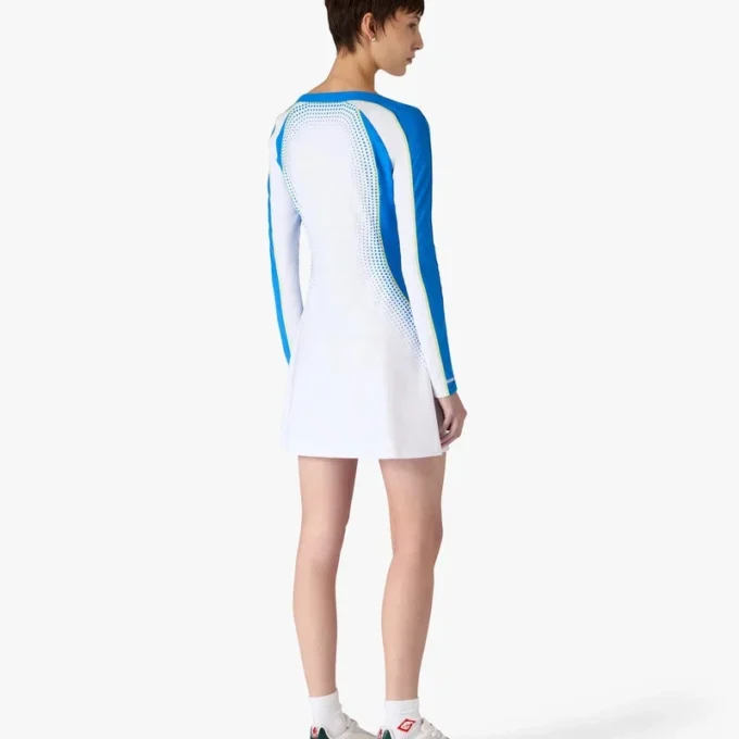Hvid stretch-tennis-maxi-kjole i halvtoner