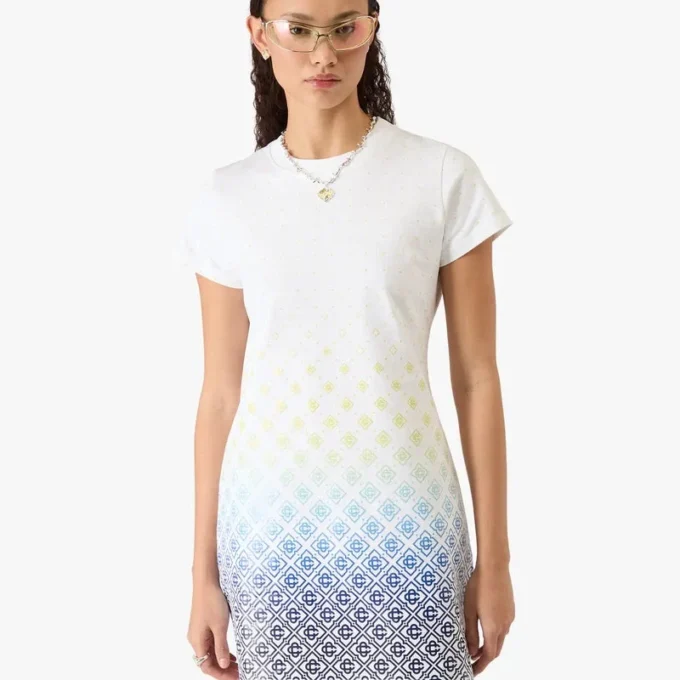 Hvid T-shirt-kjole med monogram i farveovergang