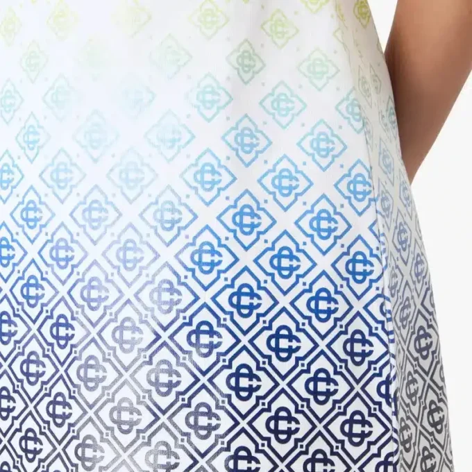 Hvid T-shirt-kjole med monogram i farveovergang