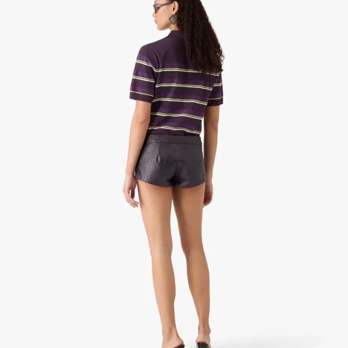 Lilla og grøn stribet tætsiddende poloshirt