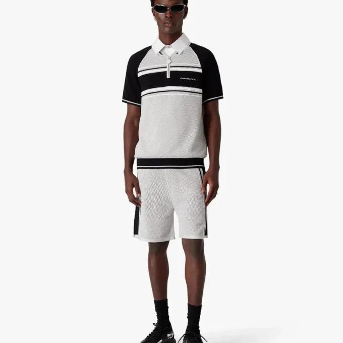 Metallisk mesh-stribet poloshirt med lynlås og korte ærmer