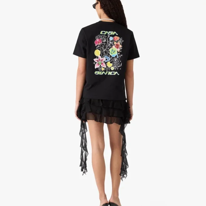 Sort T-shirt med korte ærmer og graffiti-print
