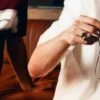 Oversized T-shirt med korte ærmer og applikeret monogram Oversized T-shirt med korte ærmer og applikeret monogram